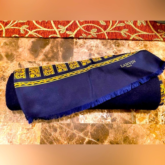 🇮🇹LANVIN~Authentic Cashmere/Silk Royal & Navy Blue Scarf Logo/Front
Unisex!!! - Picture 7 of 10